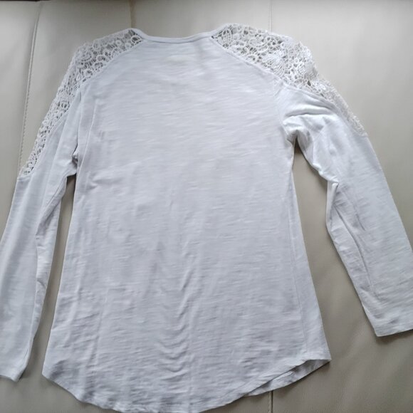 Earth Yoga Tops - Earth Yoga: White Long Sleeve Shirt with soft lace; relaxed look